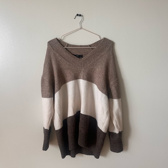 Cozy Sweater For Fall Season - Picture 1 of 4